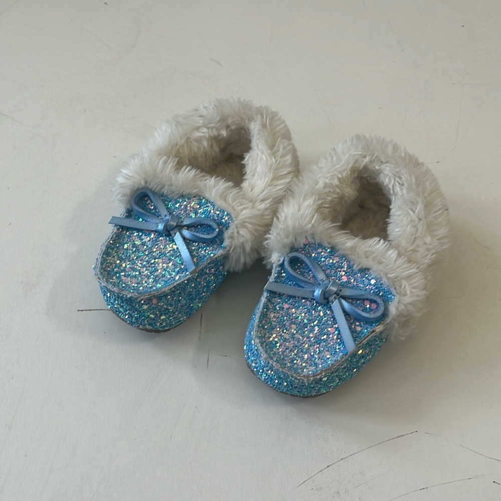 Blue sparkly house slippers with rubber bottoms